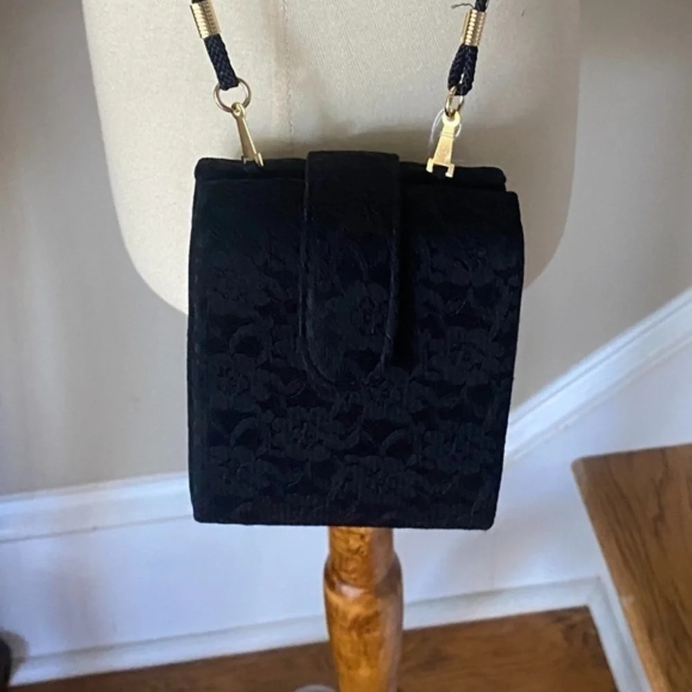 Black Lace Evening Bag - Picture 3 of 9
